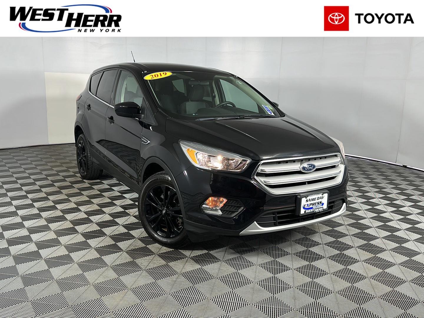 Used 2019 Agate Black Ford SE image 1