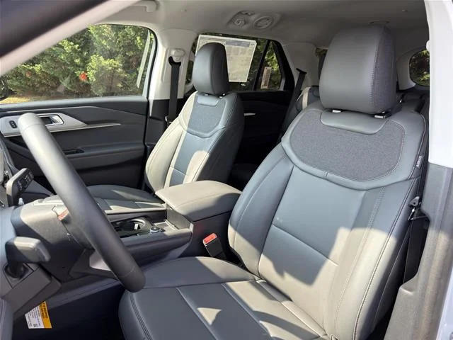 New 2026 Space White Metallic Ford Active image 23
