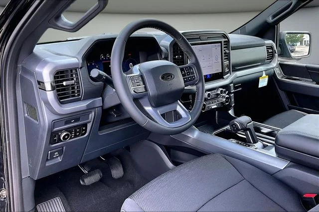 New 2026 Agate Black Metallic Ford XLT image 7