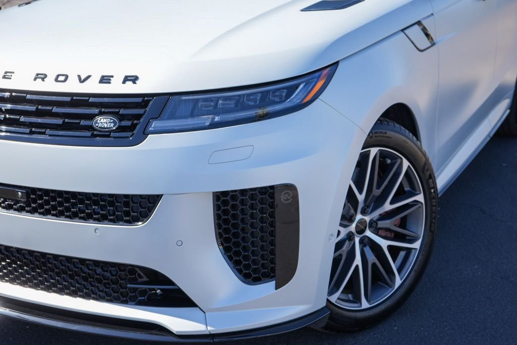 New 2026 Ethereal Frost Satin Land Rover SV image 2