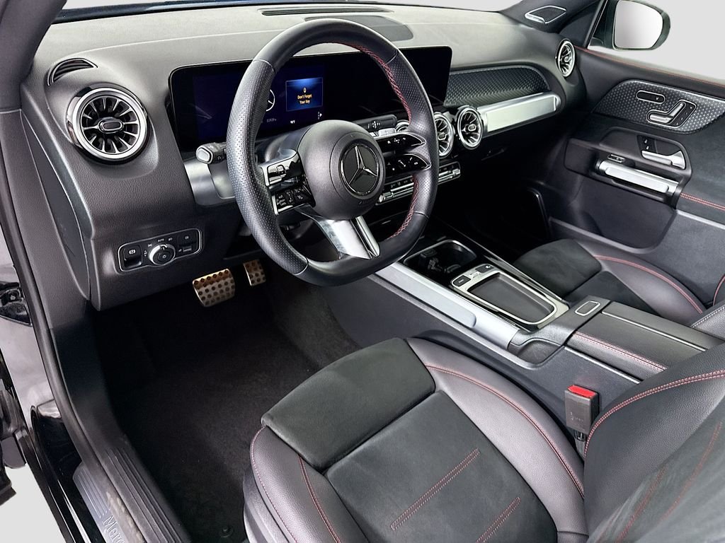 Used 2025 Night Black Mercedes-Benz GLB 250 image 9
