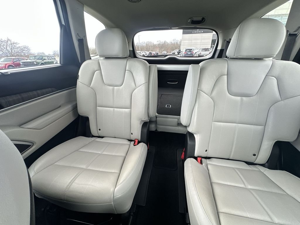 Used 2024 Glacial White Pearl Kia EX image 29