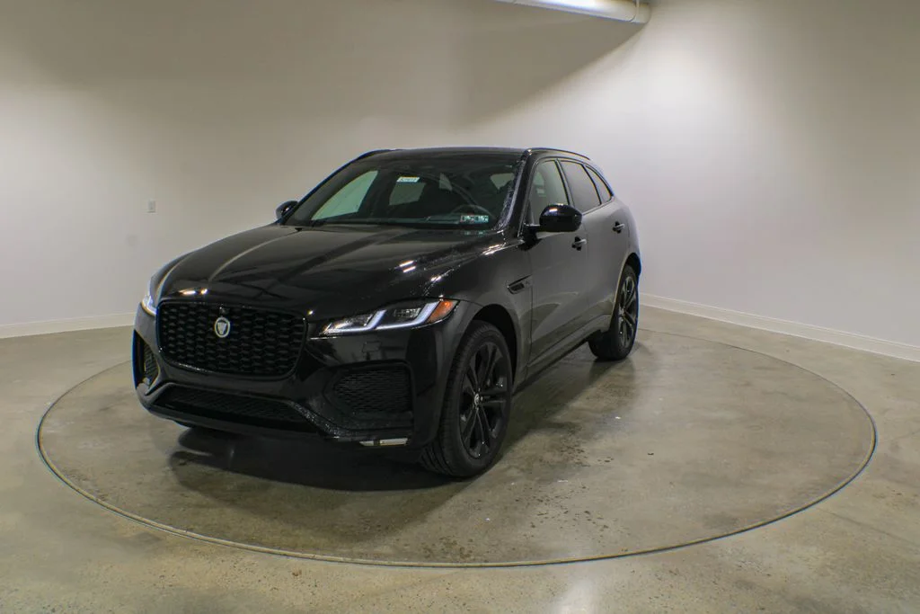 2026 Jaguar F-PACE P400 R-Dynamic S's photo