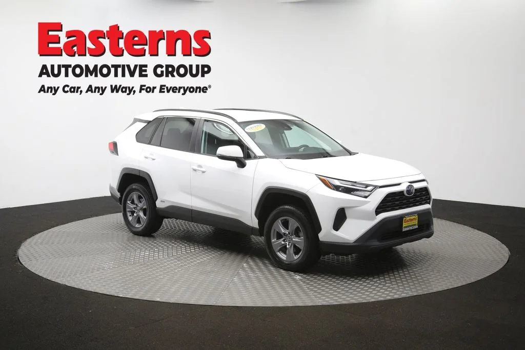 Used 2022 White Toyota XLE image 48