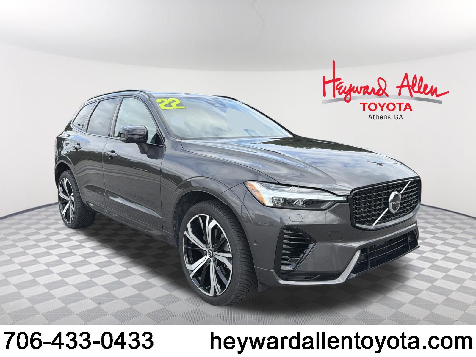 2022 Volvo XC60 R-Design