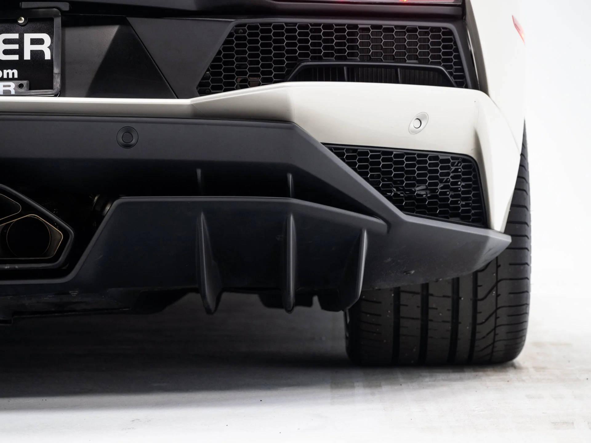 Used 2018 Bianco Isis Lamborghini  image 24