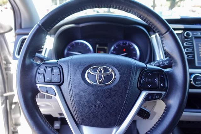 Certified Used 2019 Silver Toyota XLE image 14