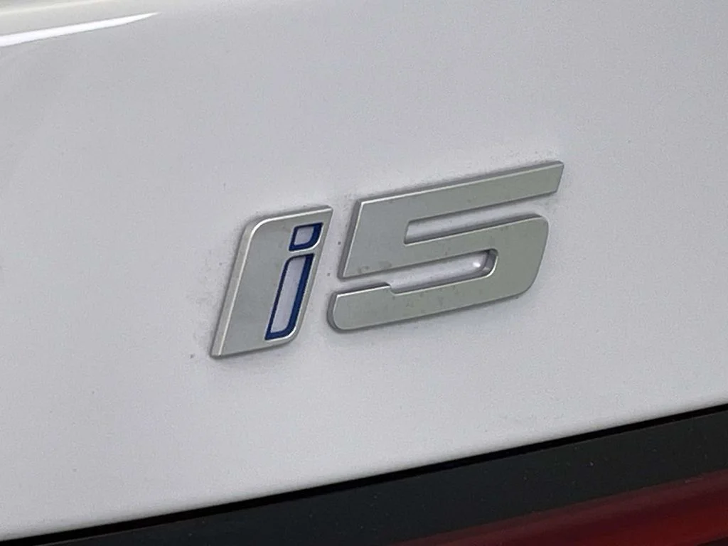 New 2026 White BMW xDrive40 image 10