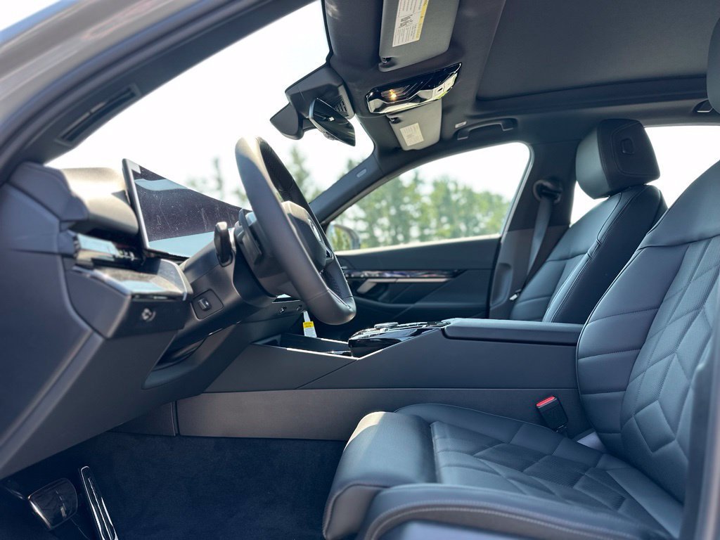 New 2027 Brooklyn Grey Metallic BMW 550e xDrive image 15