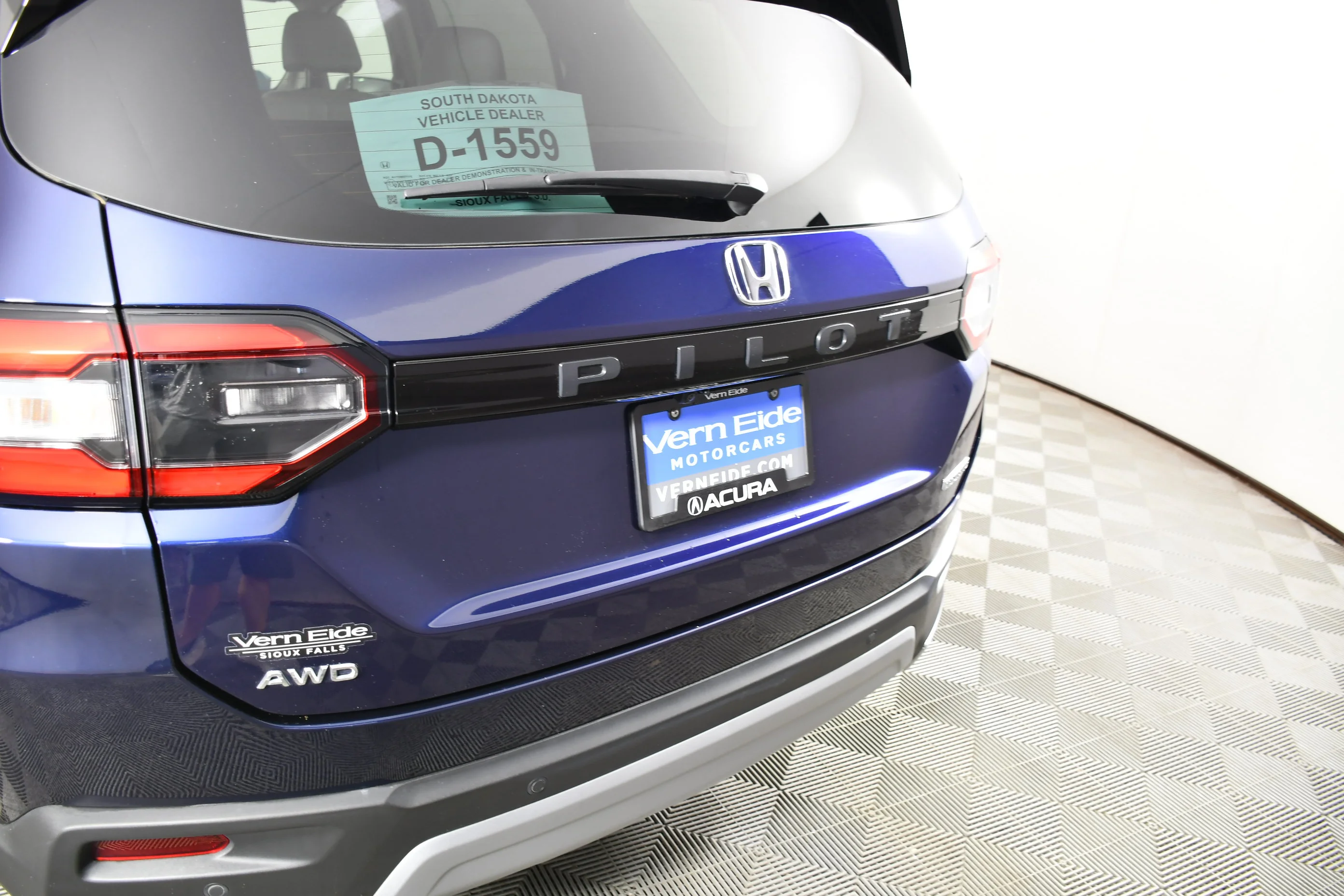 Used 2025 Obsidian Blue Pearl Honda Touring image 15