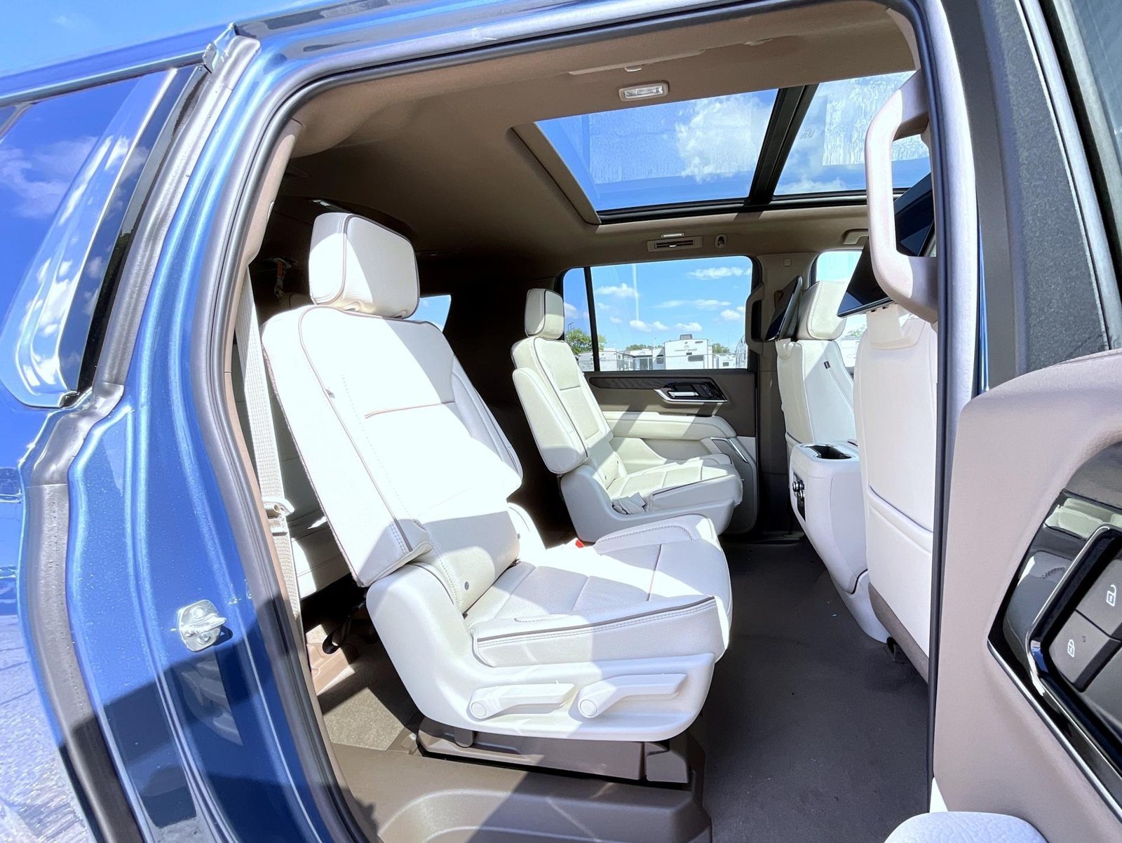 2026 GMC Yukon XL Denali - Photo 18