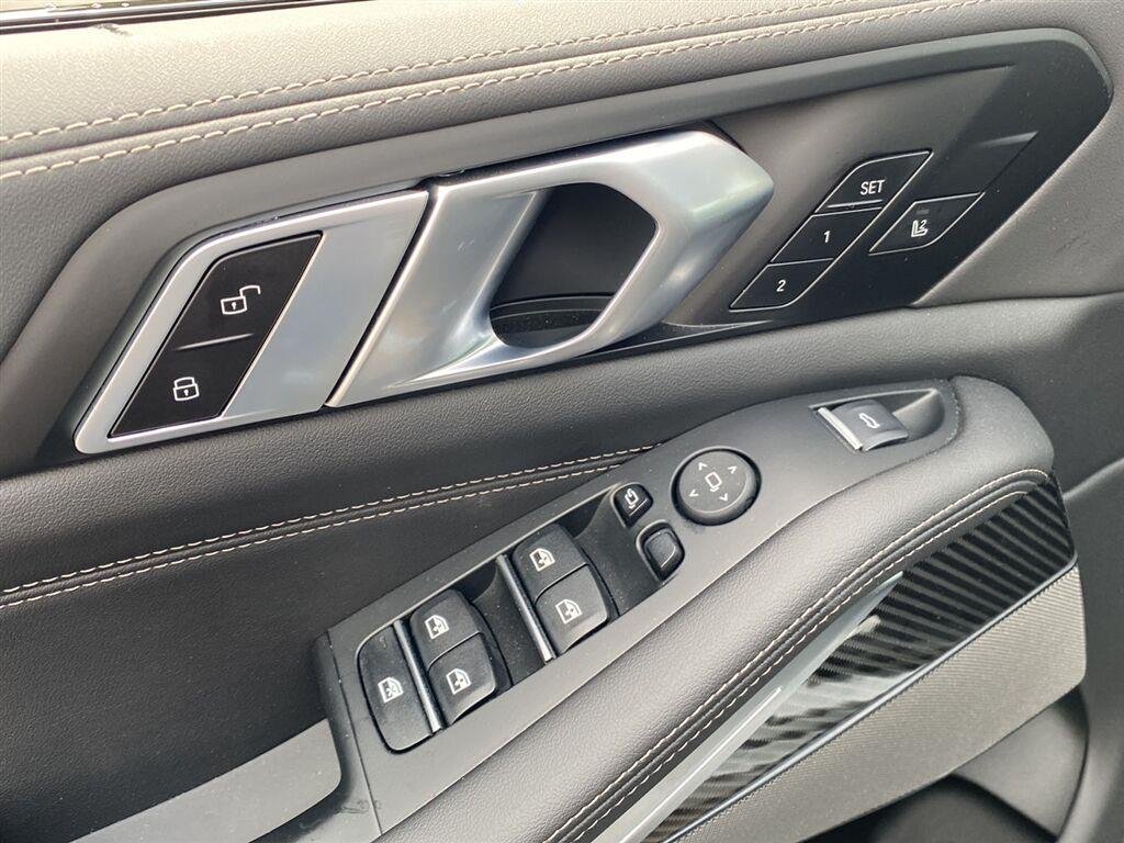 Used 2026 Skyscraper Grey Metallic BMW M60i image 16