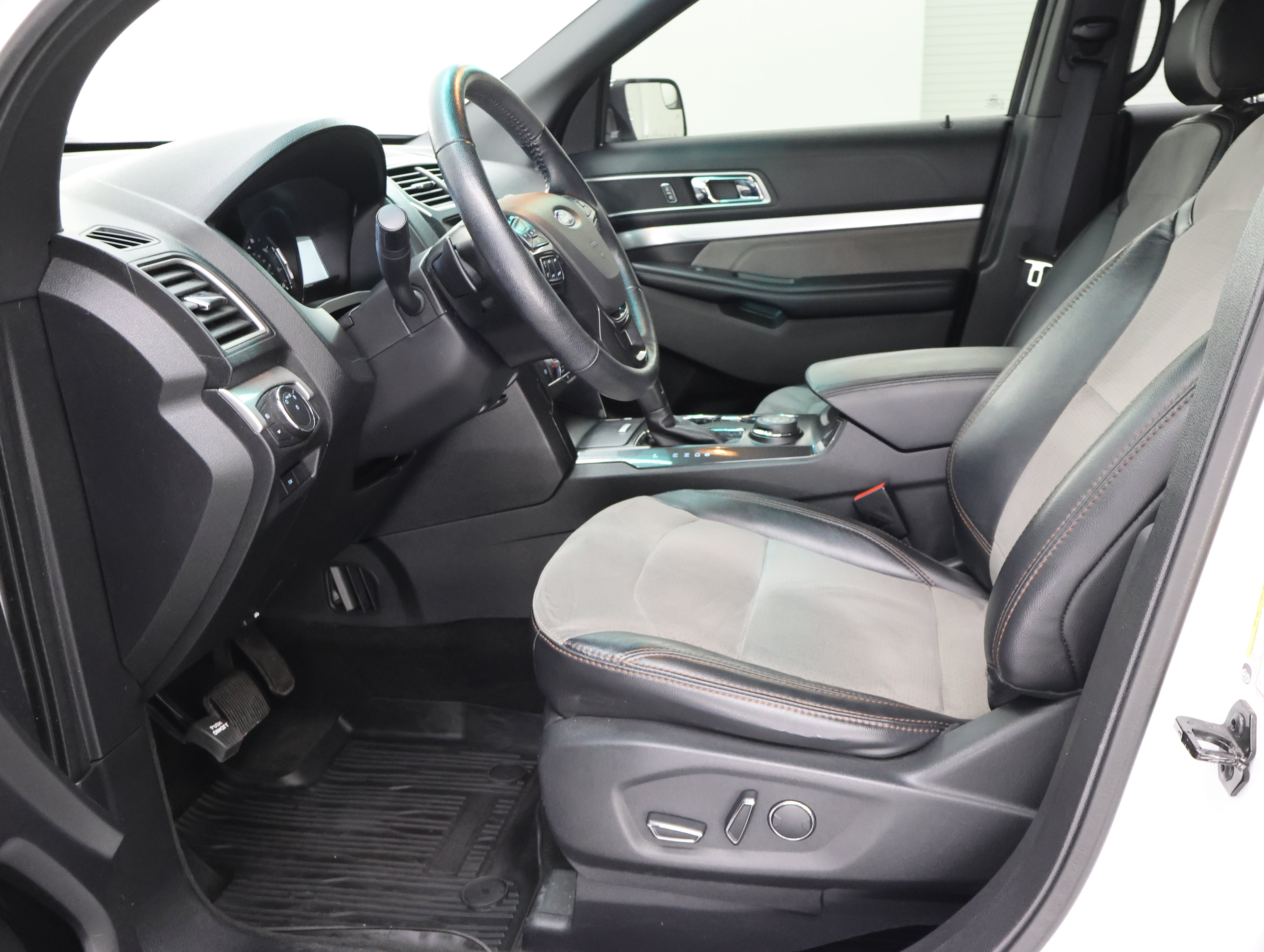 Used 2017  Ford XLT image 7