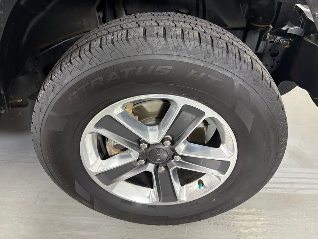 Used 2020 Gray Jeep Unlimited Sahara image 11