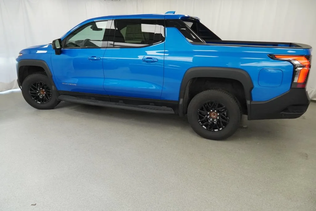 New 2026 Riptide Blue Metallic Chevrolet LT - Extended Range image 4