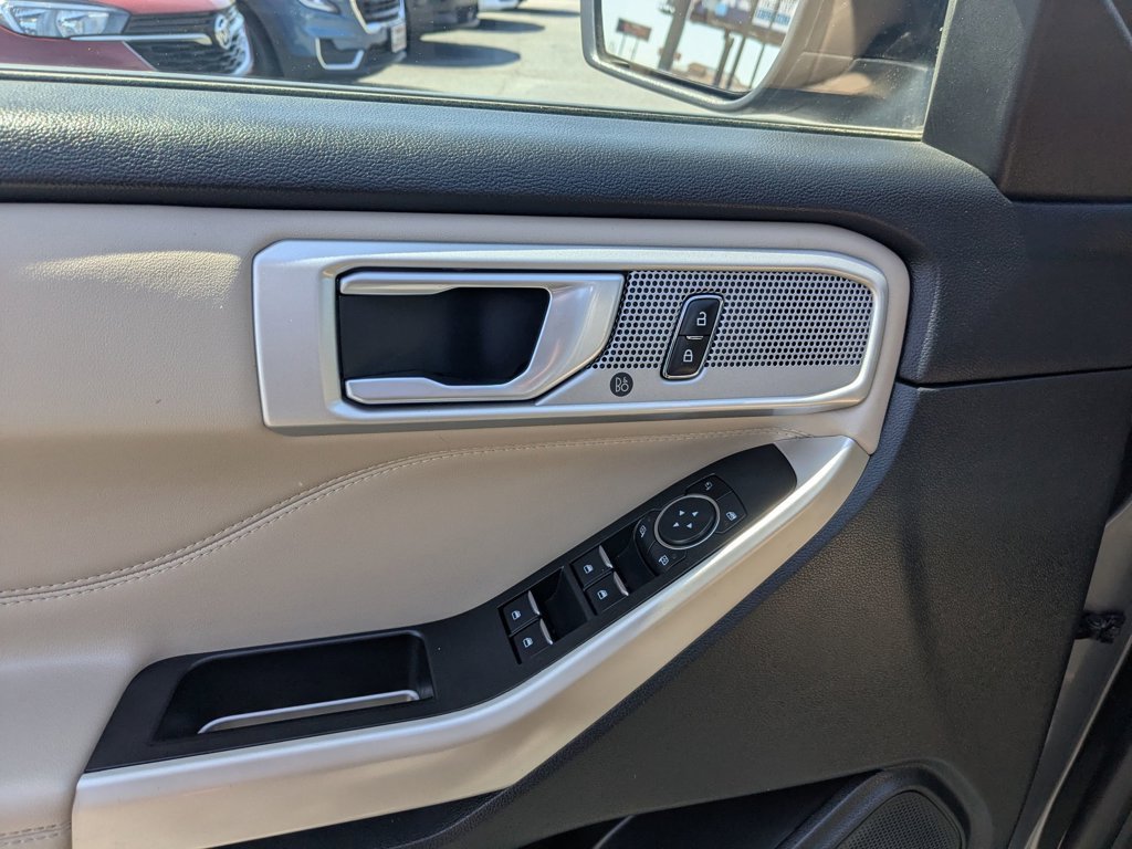 Used 2023  Ford Limited image 12