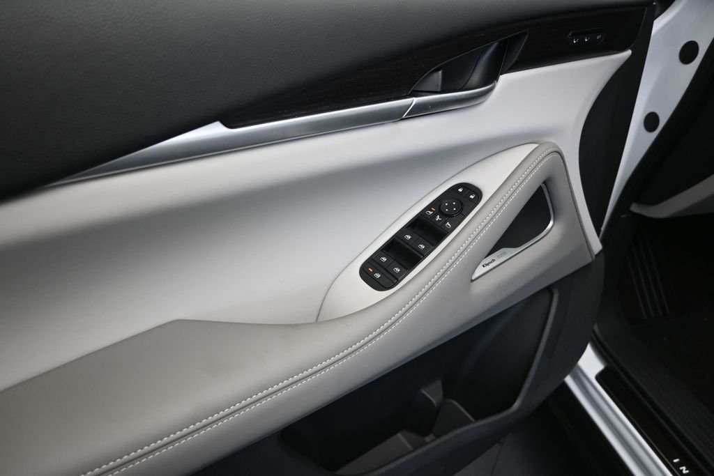 New 2027 2T RAD WHT INFINITI Autograph AWD image 11