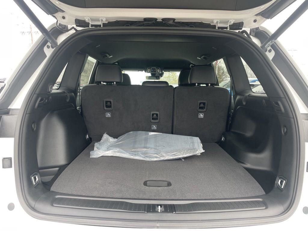 New 2026 Bright White Clear-Coat Exterior Paint Jeep Latitude Altitude image 34