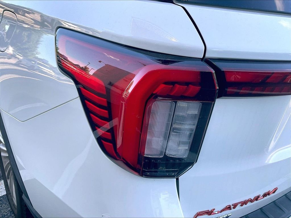 Used 2025 White Ford Platinum image 33