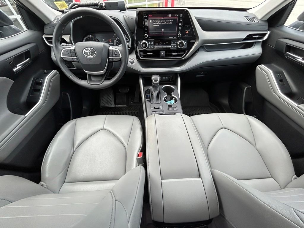 Used 2022 Moon Dust Toyota XLE image 11