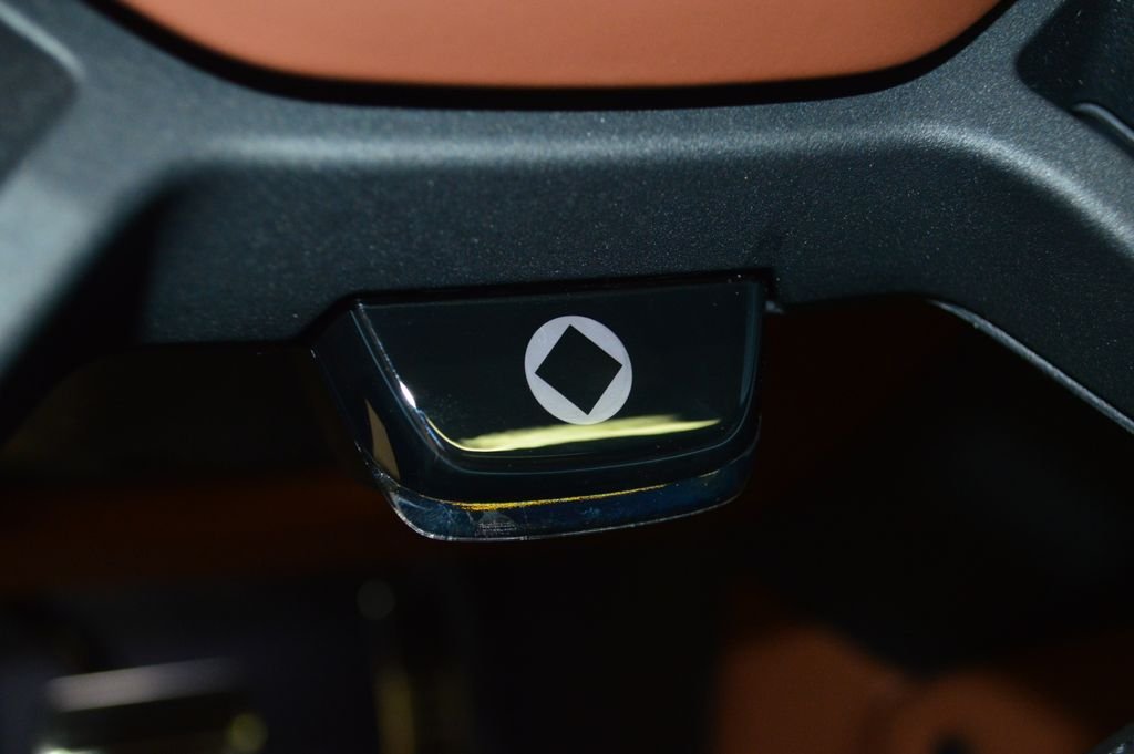 Used 2025 Gold Land Rover V8 image 24