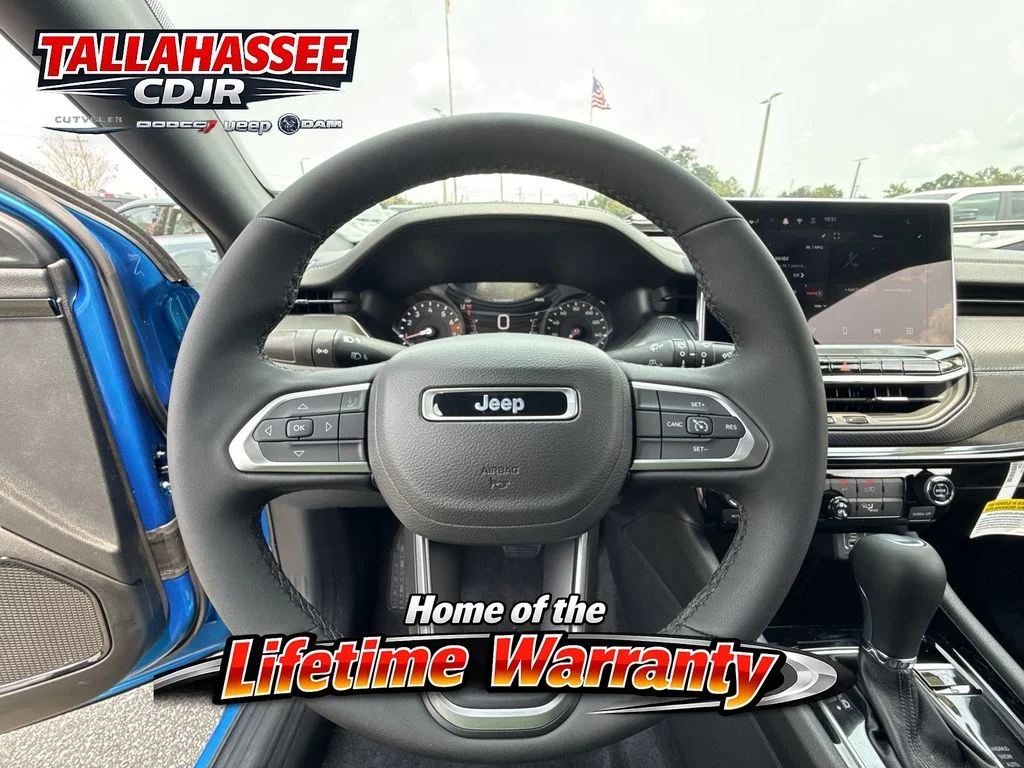 New 2026 Hydro Blue Pearl-Coat Exterior Paint Jeep Latitude image 16