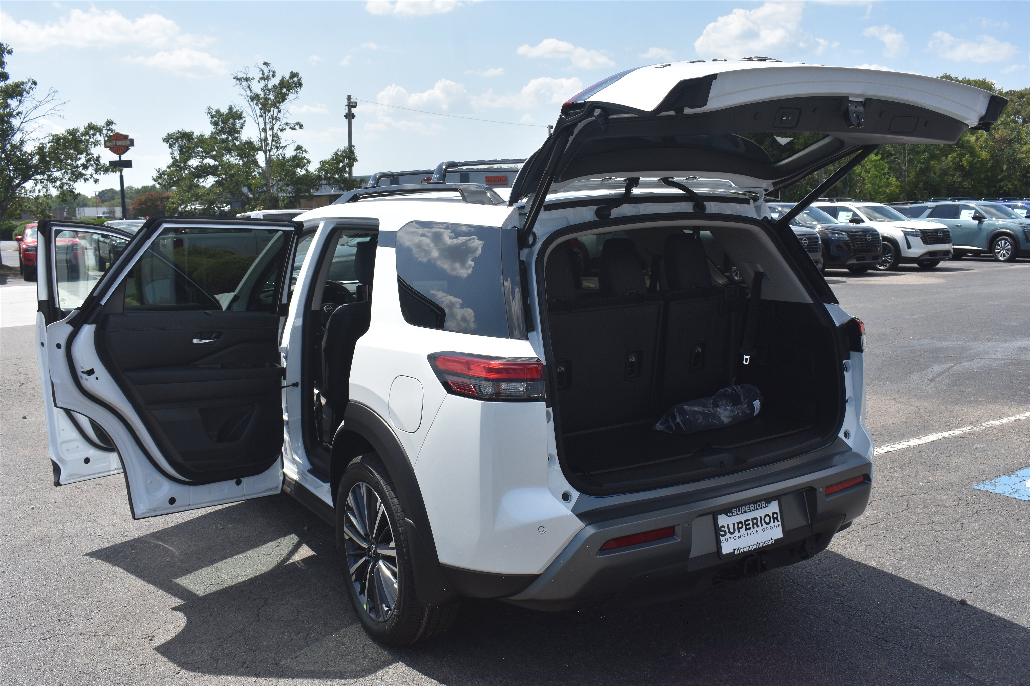 New 2026 Everest White Pearl TriCoat Nissan Platinum image 17