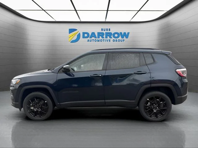 New 2026 Fathom Blue Pearl-Coat Exterior Paint Jeep Latitude image 2