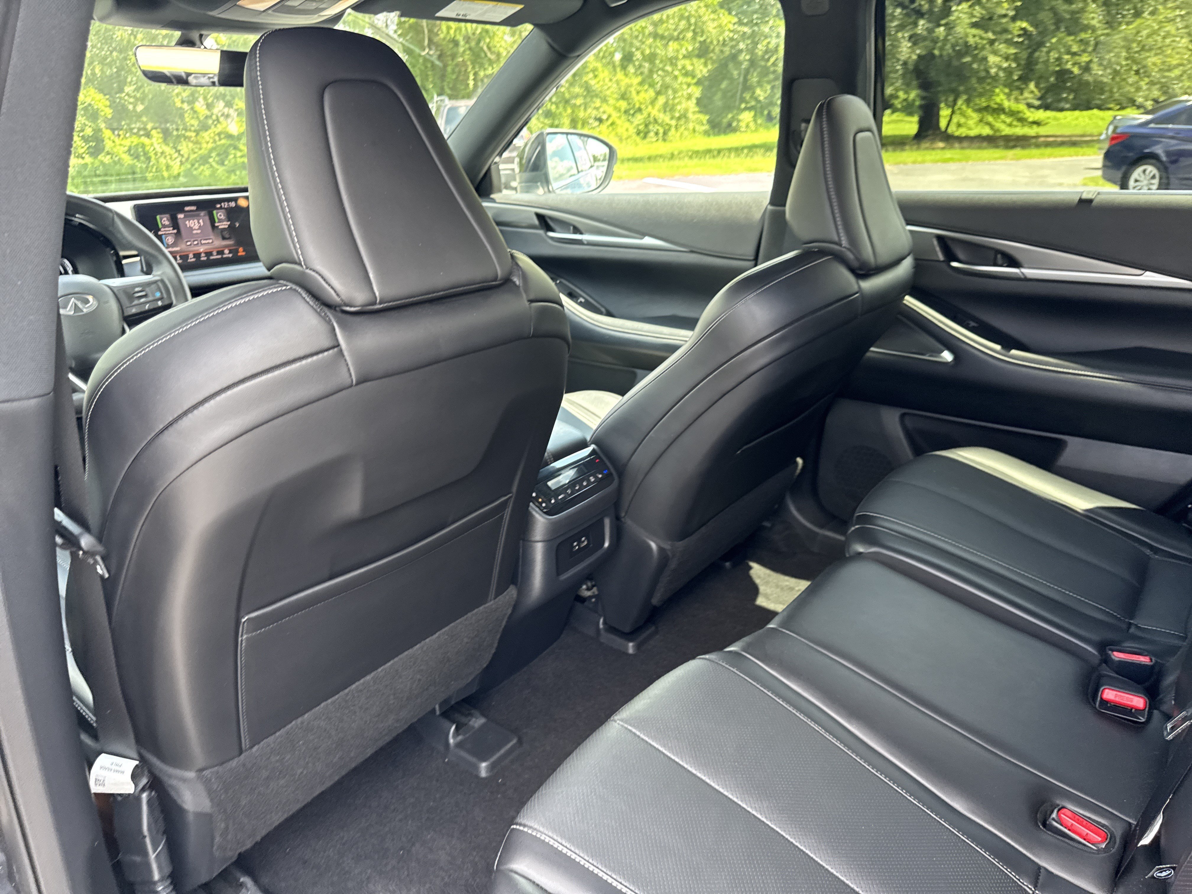 Used 2025 Mineral Black INFINITI LUXE image 28