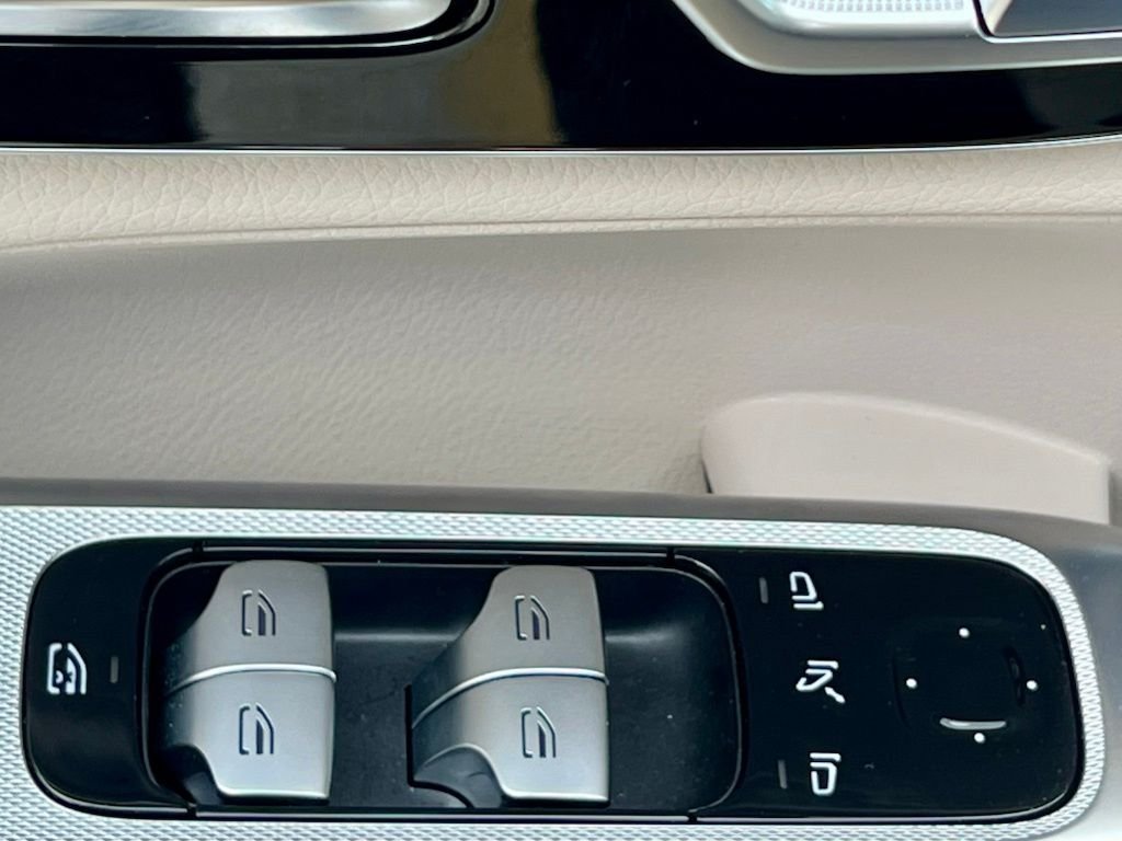 Certified Used 2023  Mercedes-Benz GLC 300 image 19