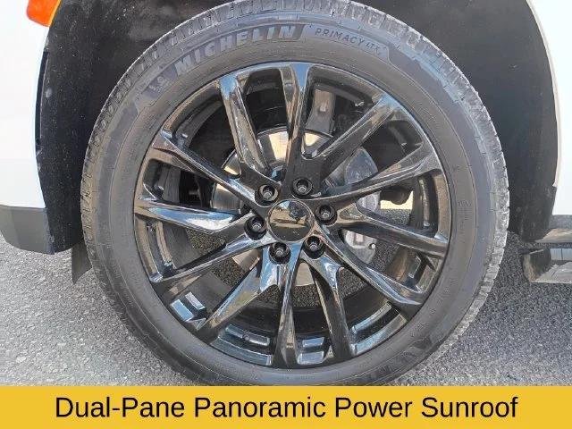 Used 2022 White GMC Denali image 23