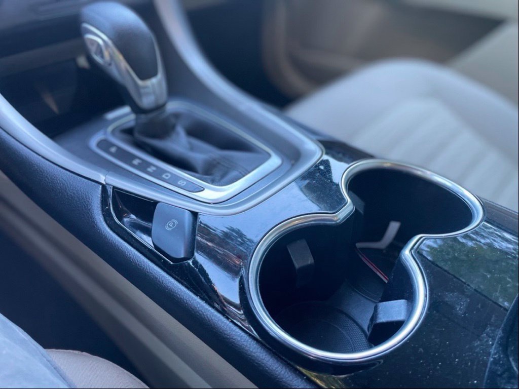 Used 2016 Oxford White Ford SE image 17