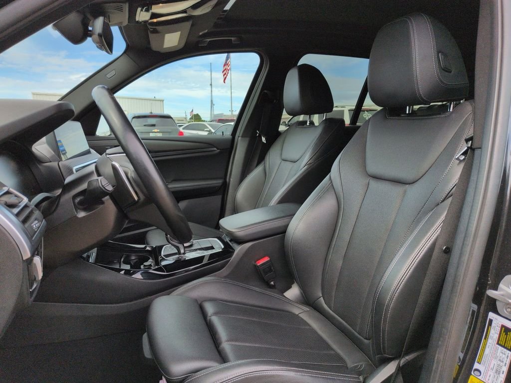 Used 2024 Gray BMW xDrive30i image 12