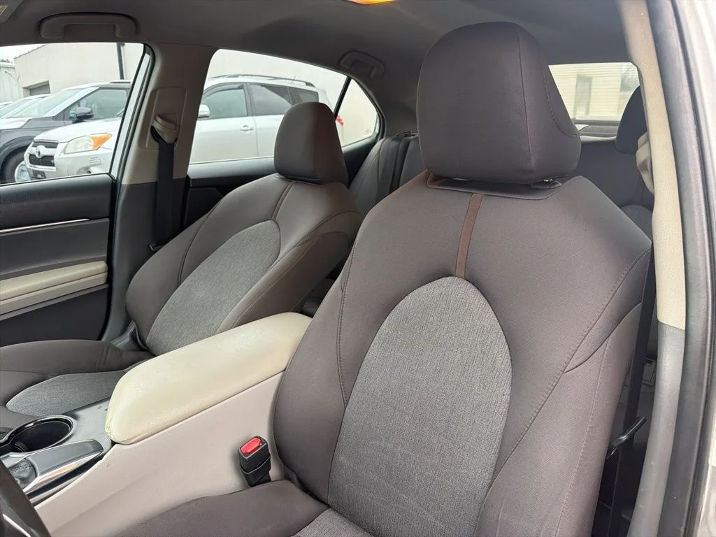 Used 2019 Silver Toyota LE image 20