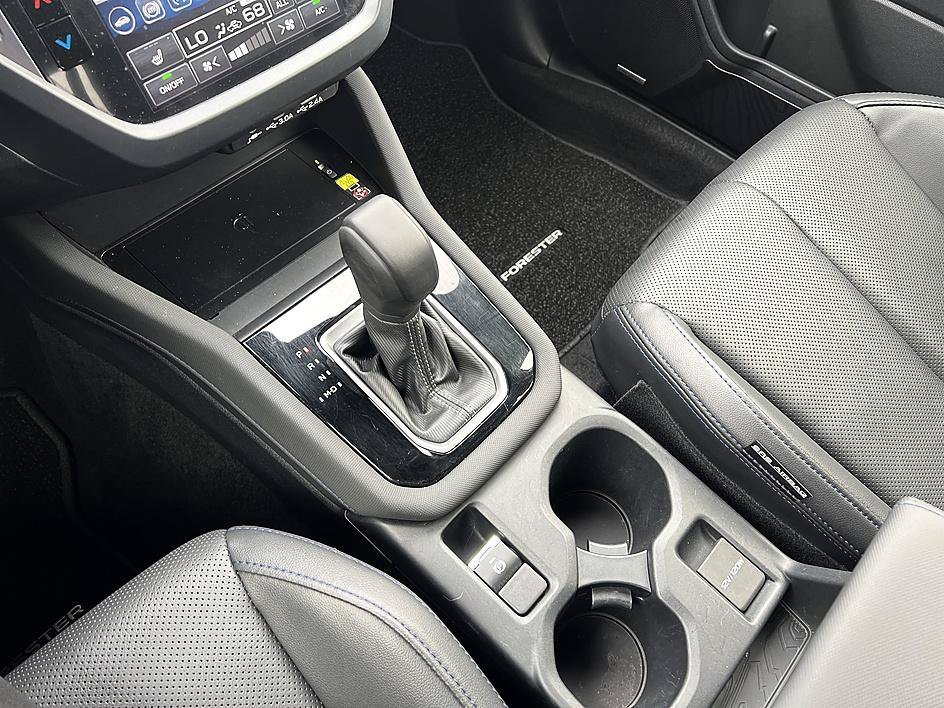 Used 2025 Magnetite Gray Metallic Subaru Limited image 17