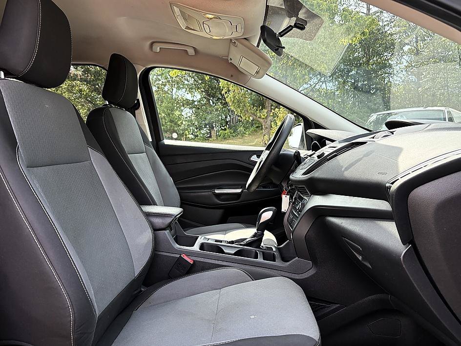 Used 2018 Magnetic Ford SE image 13