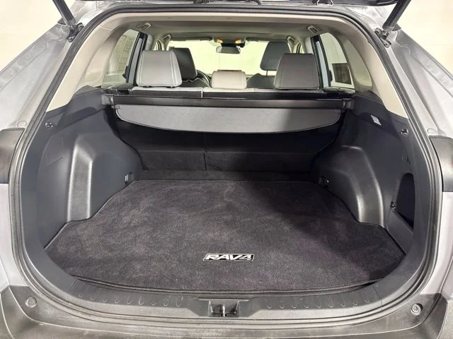 Certified Used 2019 Silver Sky Metallic Toyota XLE Premium image 21