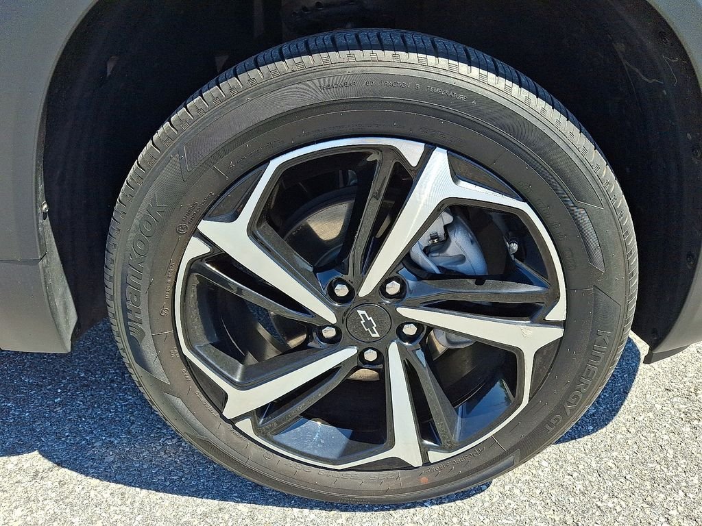 Used 2023 Red Chevrolet RS image 9