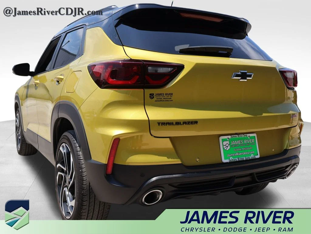 Used 2025 Yellow Chevrolet RS image 3
