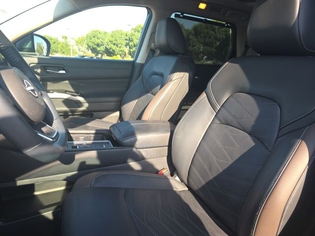 Used 2025 Gray Nissan Platinum image 6