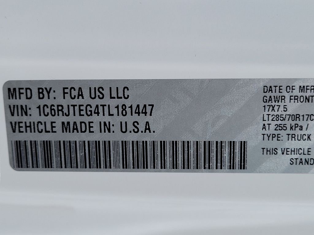 New 2026 Bright White Clear-Coat Exterior Paint Jeep Mojave image 33