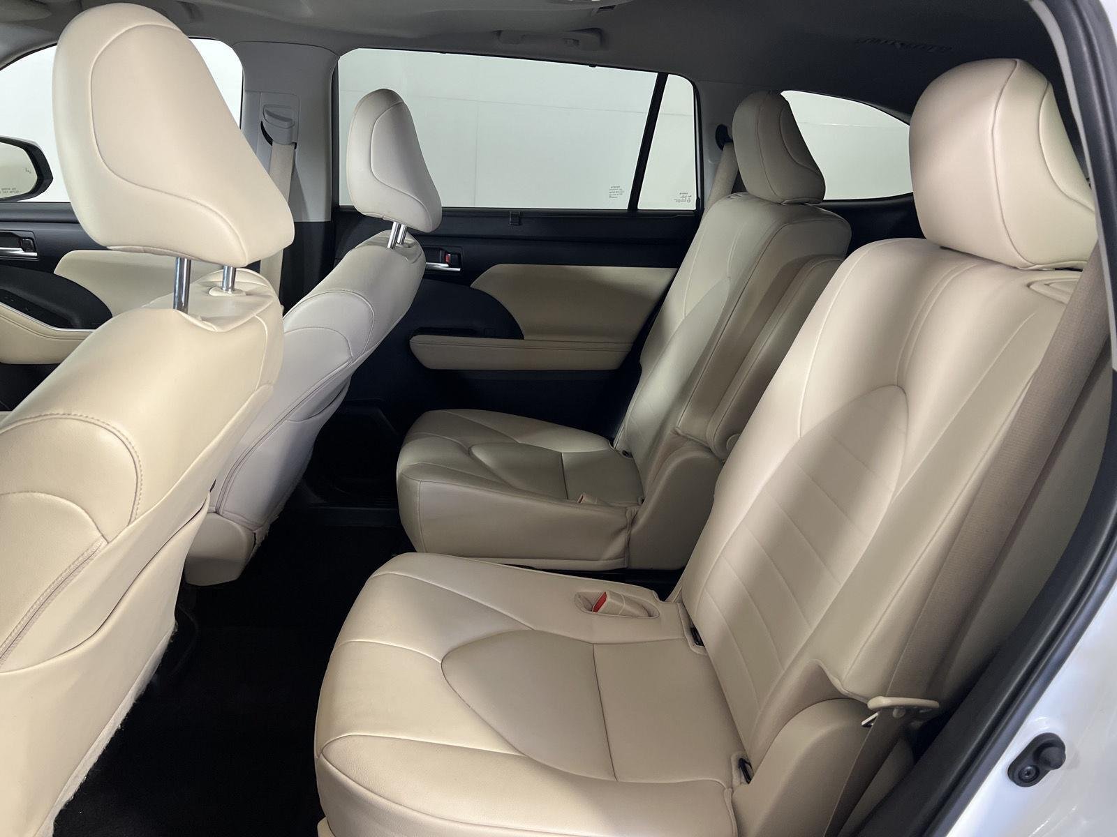 Used 2023 Wind Chill Pearl Toyota XLE image 21
