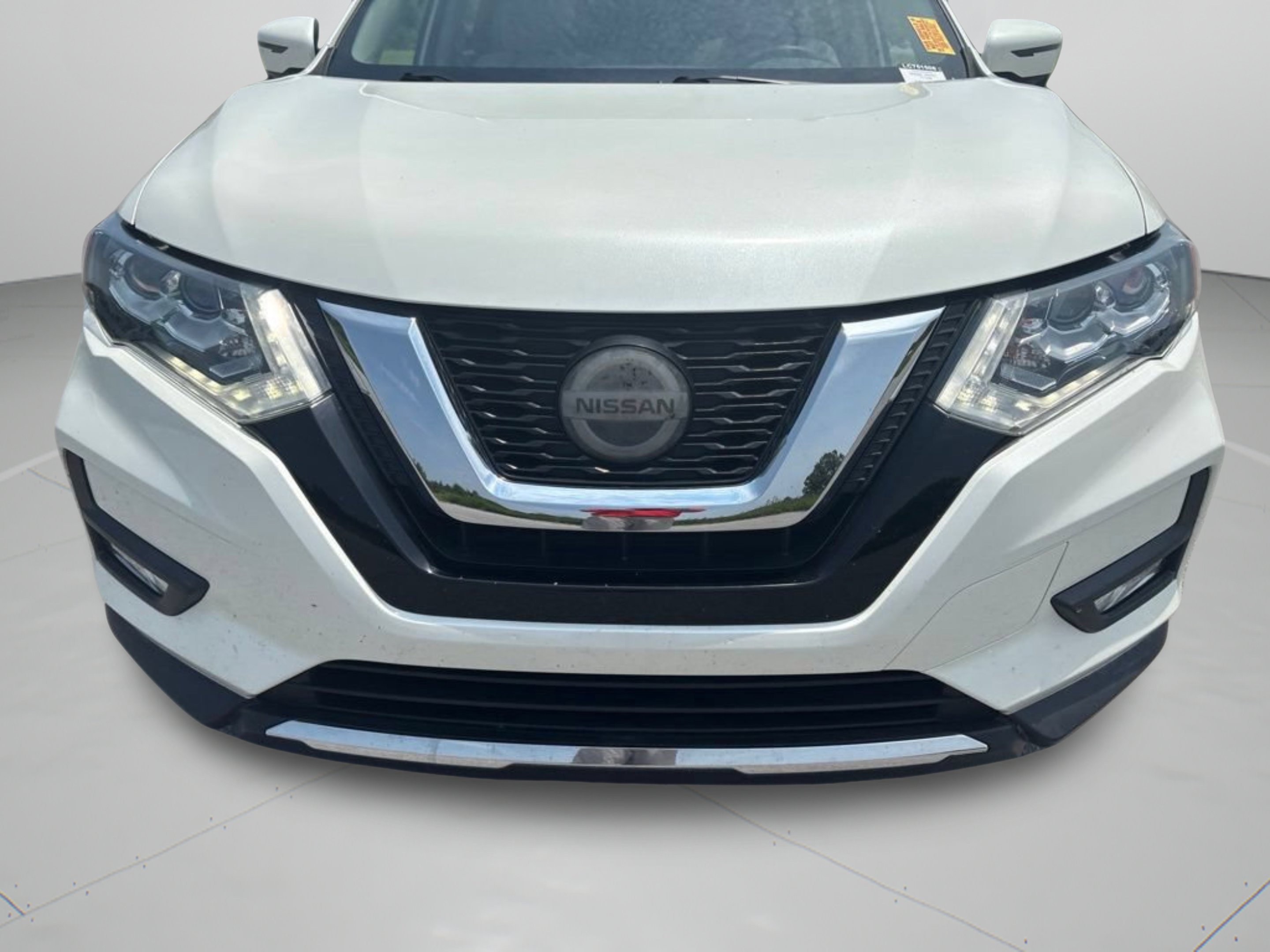 Used 2020 Pearl White Tricoat Nissan SL image 27