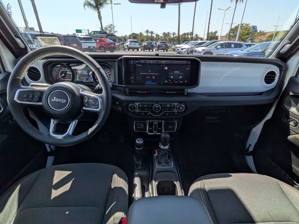 2025 Jeep Wrangler 4-Door Sahara - Photo 27