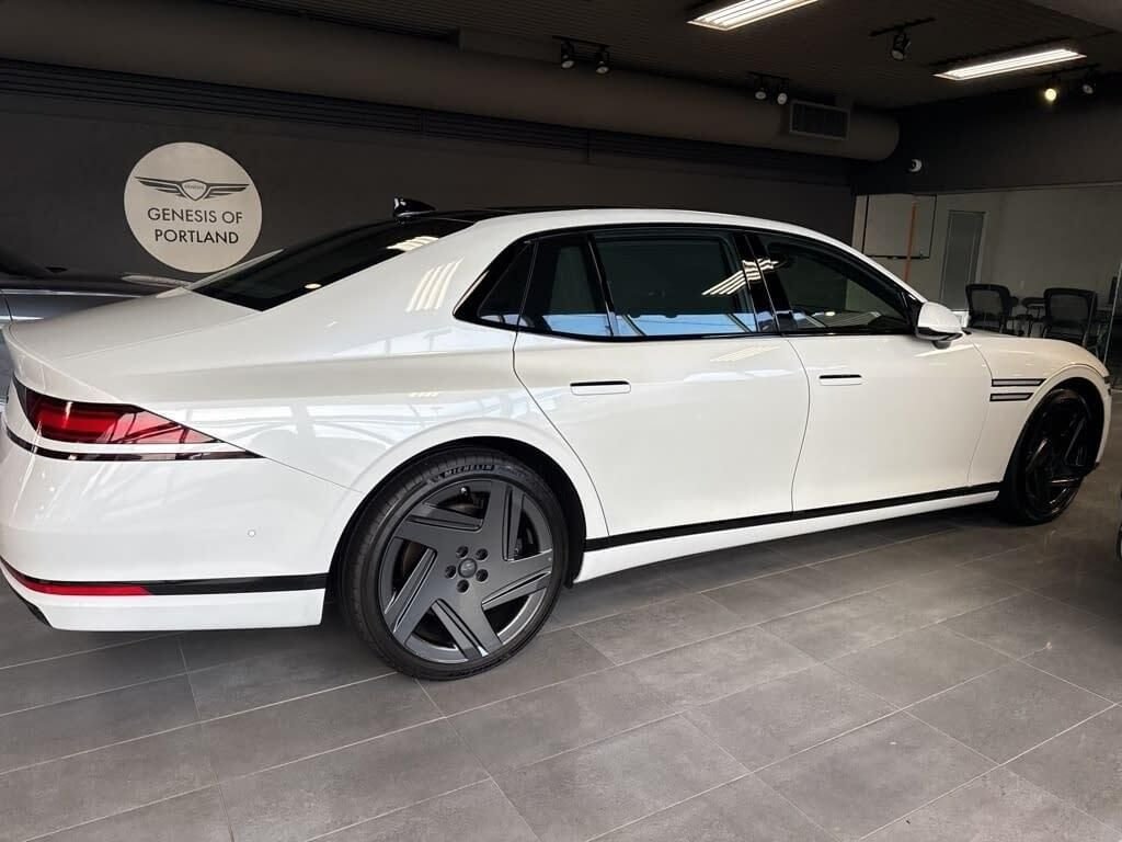 New 2026 White Genesis 3.5T E-SC MHEV PRESTIGE BLACK image 8