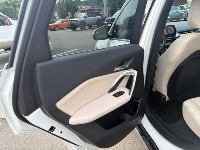 Used 2025 White BMW xDrive28i image 24