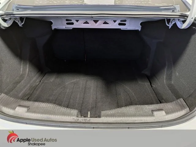 Used 2018 White Chevrolet LT image 9