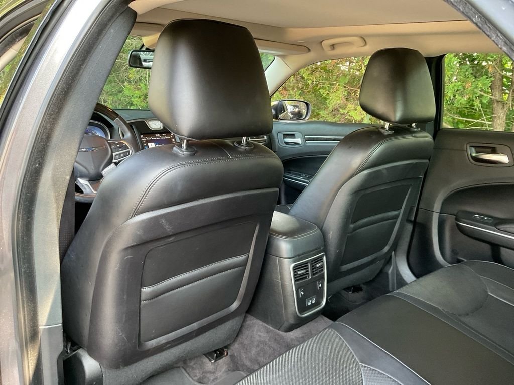 Used 2018 Gray Chrysler Limited image 31
