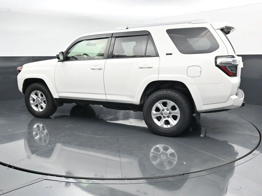 Used 2018 White Toyota SR5 image 5