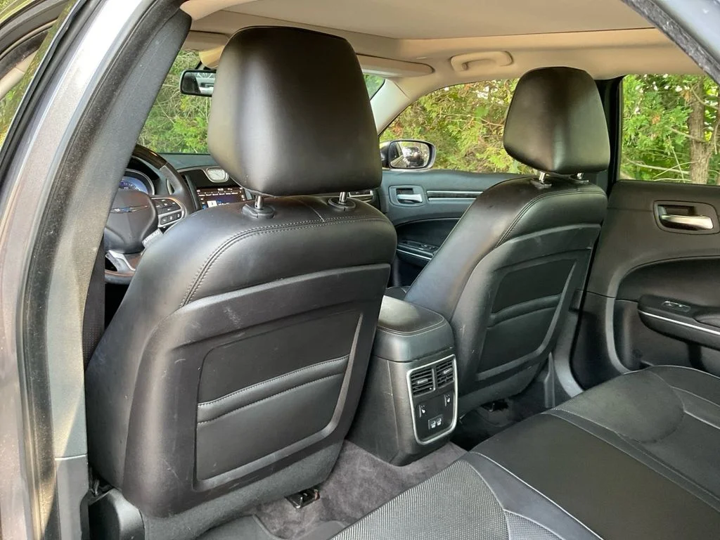 Used 2018 Gray Chrysler Limited image 31